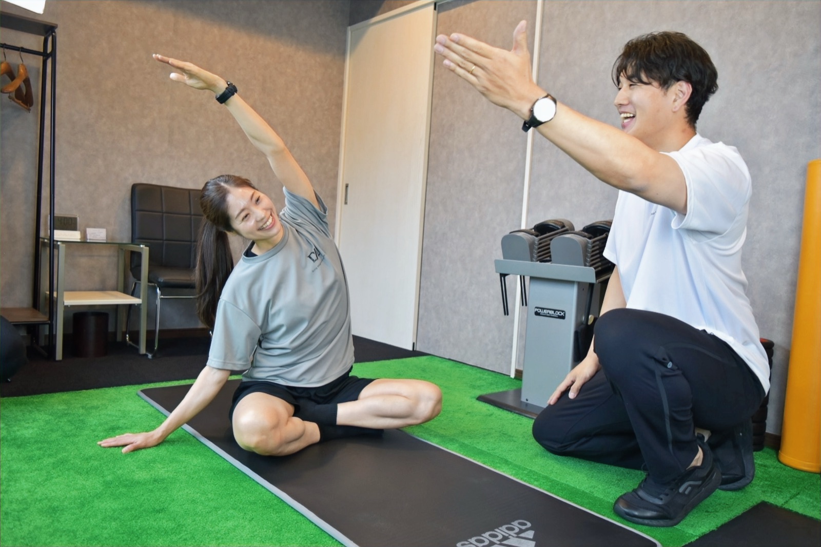 D/LIGHT GYM でのストレッチ指導の様子