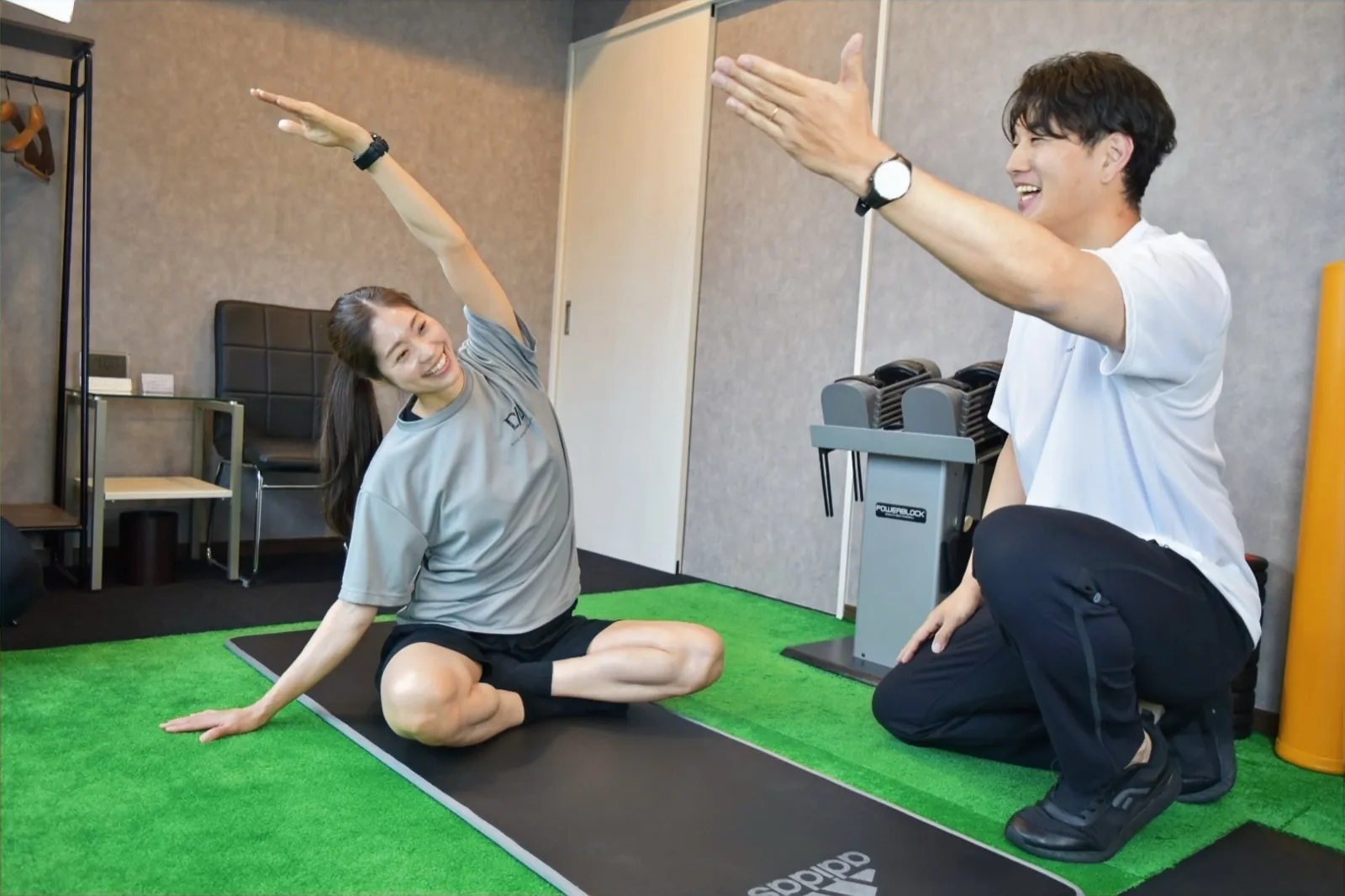D/LIGHT GYM でのストレッチ指導の様子